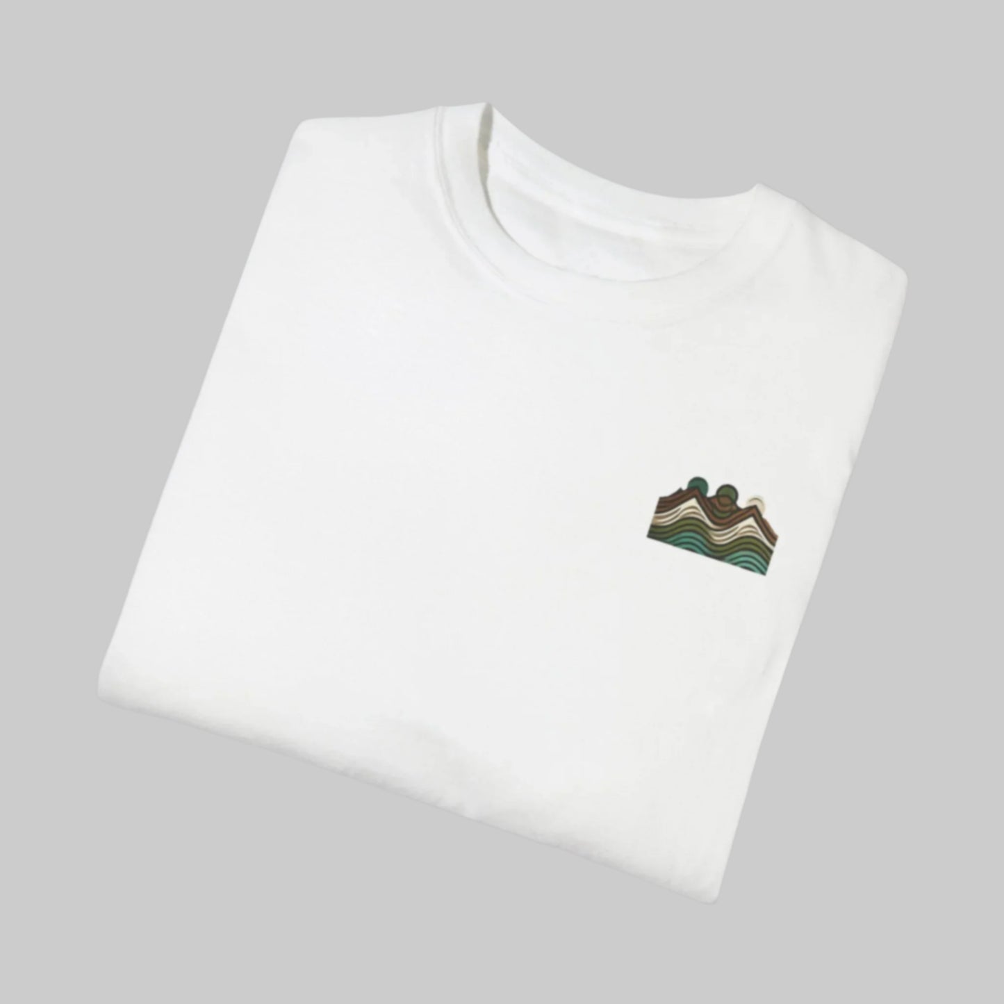 Bear on mount Robson sign T-shirt